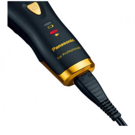 Professionele tondeuse "Gold Edition

Krachtig - Lineaire motor met Constant Control voor constante hoge prestaties, zelfs bij dik haar
Precise - tondeusemes met DLC (beweegbaar mes) of titanium coating (vast mes), X-Taper Blade 2.0, X-vormig tondeusemes voor hogere snijprestaties, vangt en knipt het haar nog beter
Veelzijdig - snijlengte in 5 stappen instelbaar van 0,8 - 2,0 mm in stappen van 0,3 mm, snelkeuzeknop, opzetkammen voor snijlengtes van 3/4, 6/9, 12/15 en 19/25 mm
Praktisch - accu- (Li-Ion) en n